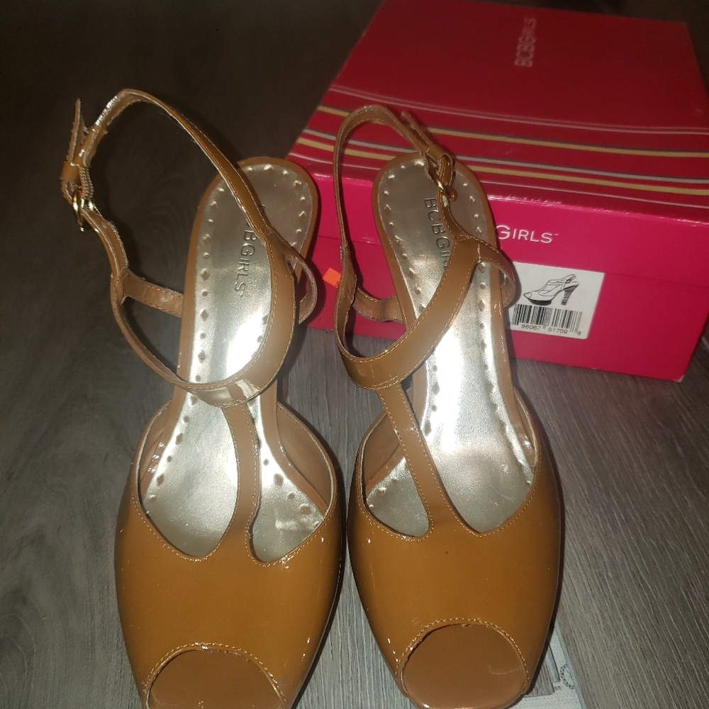 Heels - Picture 2 of 2